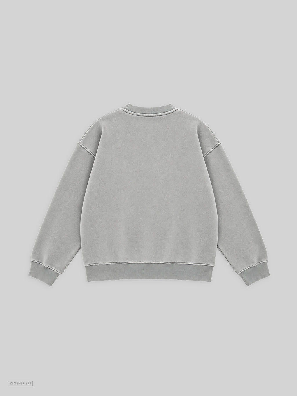Hellgrauer Oversized-Sweatshirt im Washed-Look mit Rundhalsausschnitt und Rippbündchen, schlichte Rückansicht ohne Print auf hellgrauem Hintergrund