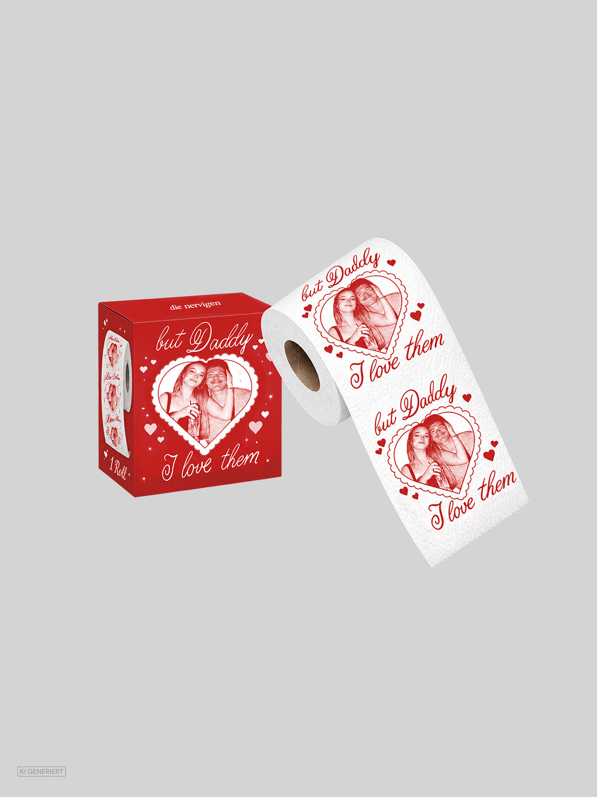 Bedrucktes Toilettenpapier von die nervigen: rote Verpackung und eine abgerollte Rolle, beide mit rotem Motiv aus einem Foto von zwei Personen im Herzrahmen und dem Schriftzug „but Daddy I love them“