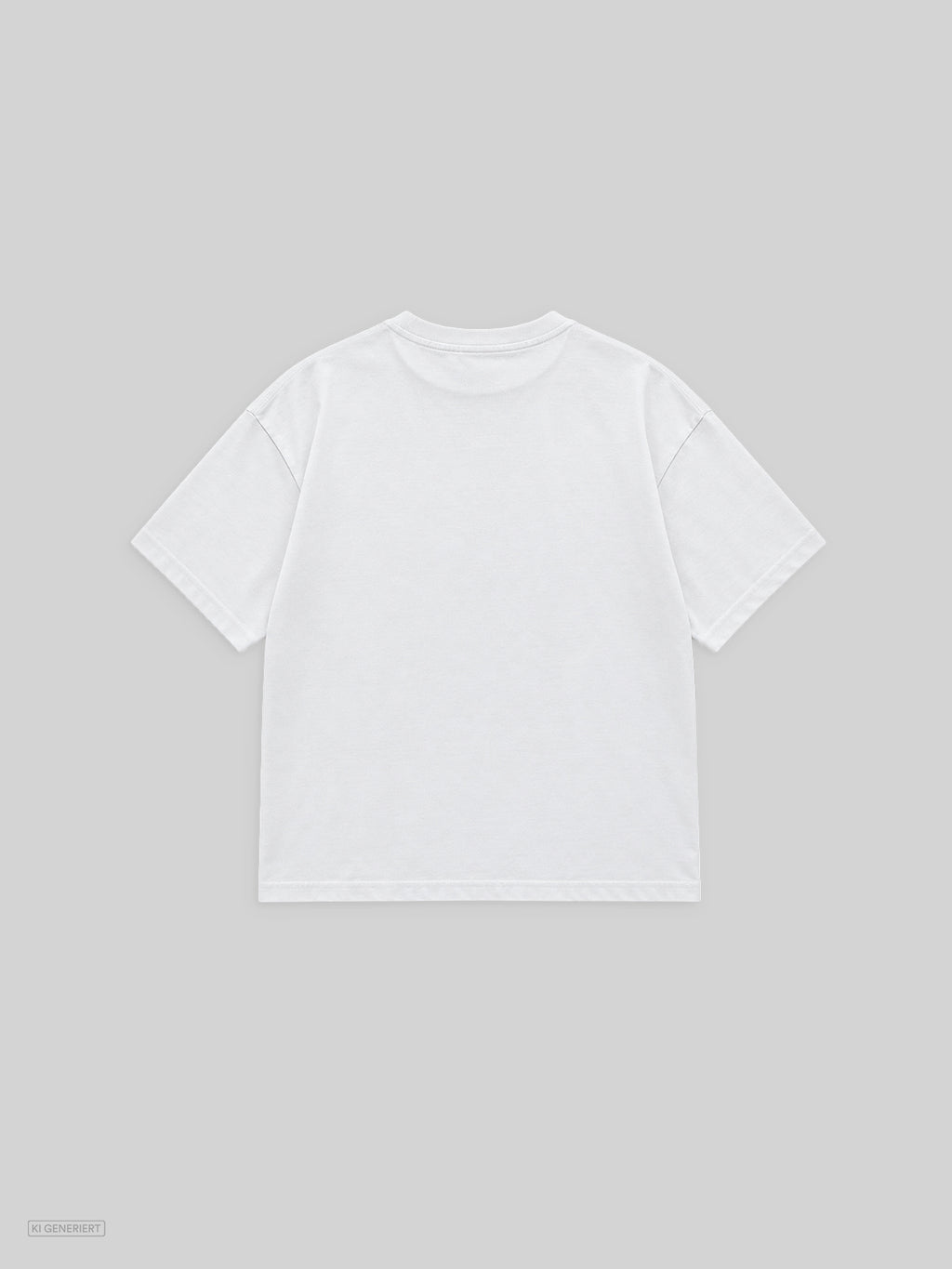 Weißes Oversized-T-Shirt mit Rundhalsausschnitt und überschnittenen Schultern, schlichte Rückansicht ohne Print auf hellgrauem Hintergrund